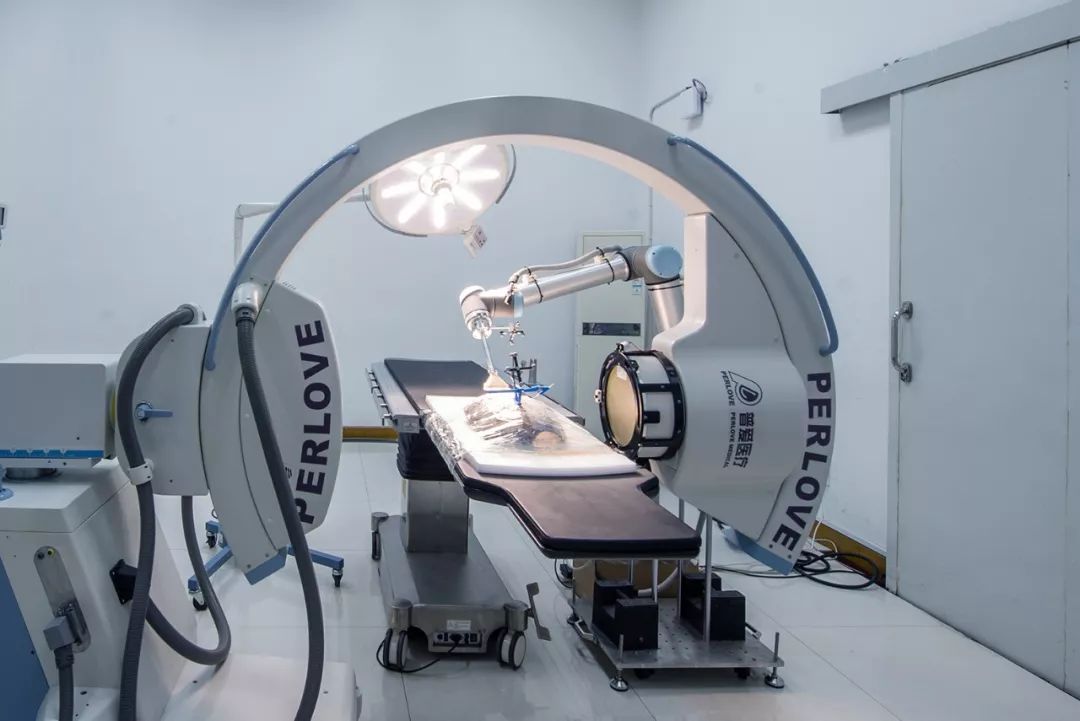 全國(guó)首例5G遠(yuǎn)控機(jī)器人椎體強(qiáng)化手術(shù)試驗(yàn)圓滿完成！