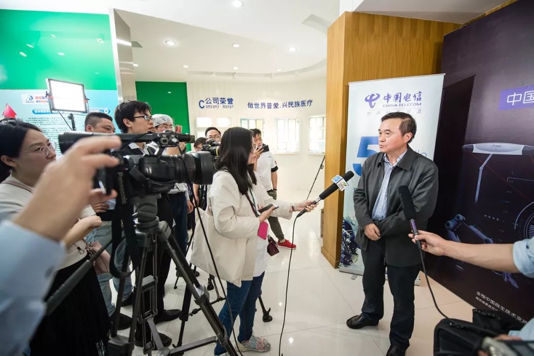 全國(guó)首例5G遠(yuǎn)控機(jī)器人椎體強(qiáng)化手術(shù)試驗(yàn)圓滿完成！